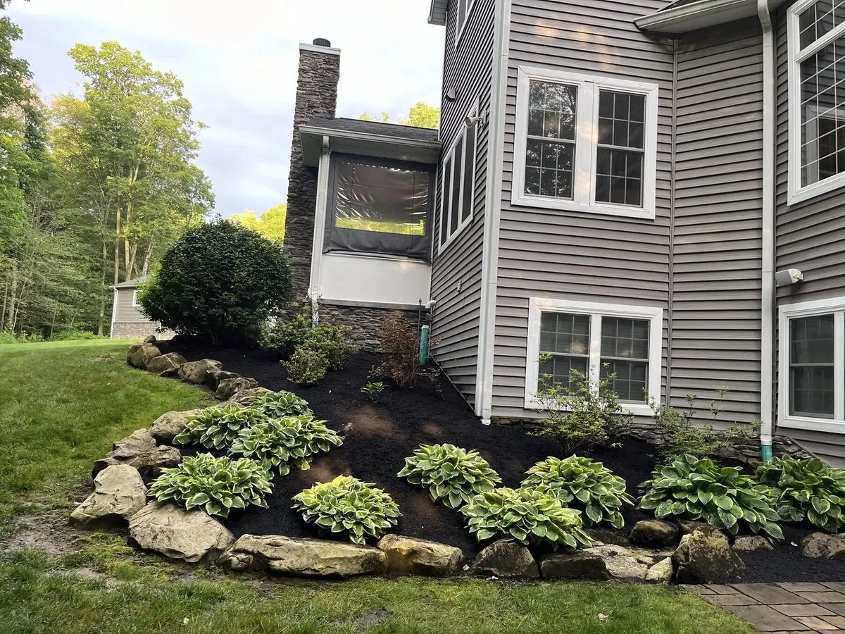 Aerial-style striped lawn cut